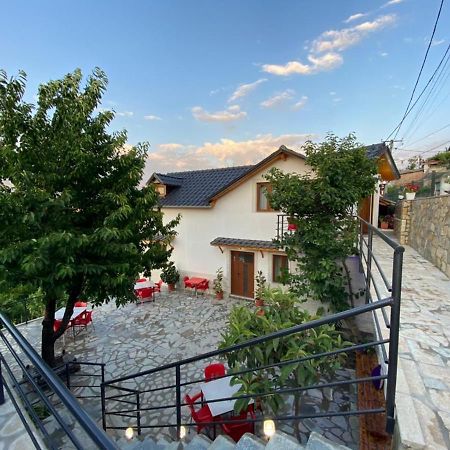 Bixhaku Guesthouse Gjirokaster Exterior photo