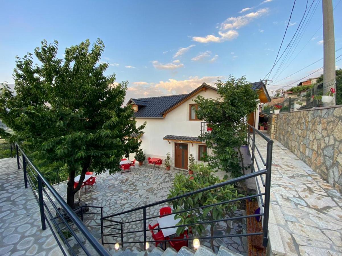 Bixhaku Guesthouse Gjirokaster Exterior photo