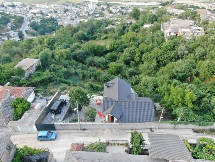 Bixhaku Guesthouse Gjirokaster Exterior photo