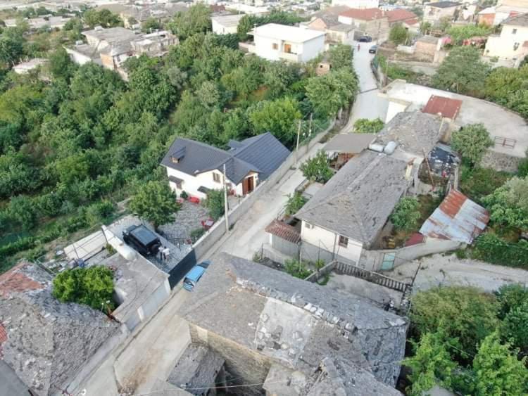 Bixhaku Guesthouse Gjirokaster Exterior photo