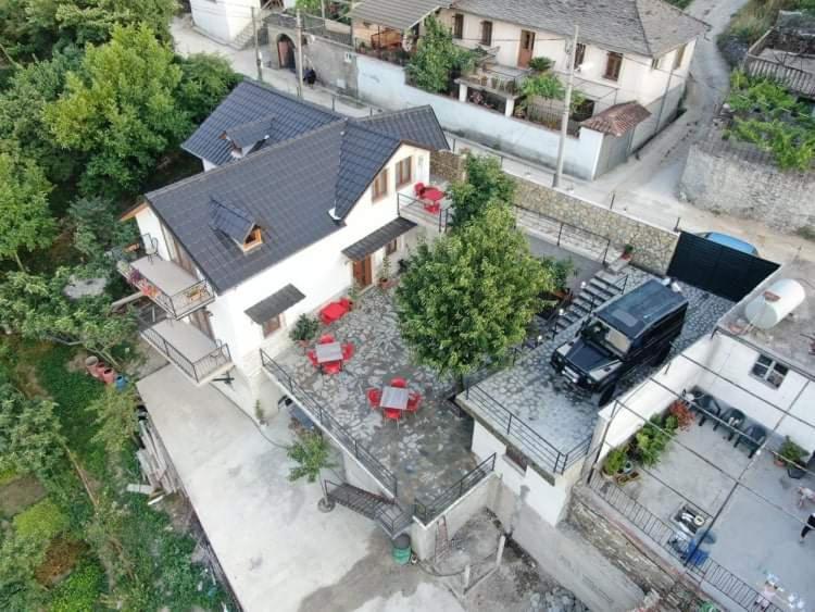 Bixhaku Guesthouse Gjirokaster Exterior photo