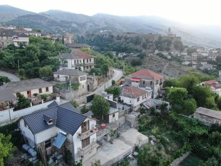Bixhaku Guesthouse Gjirokaster Exterior photo