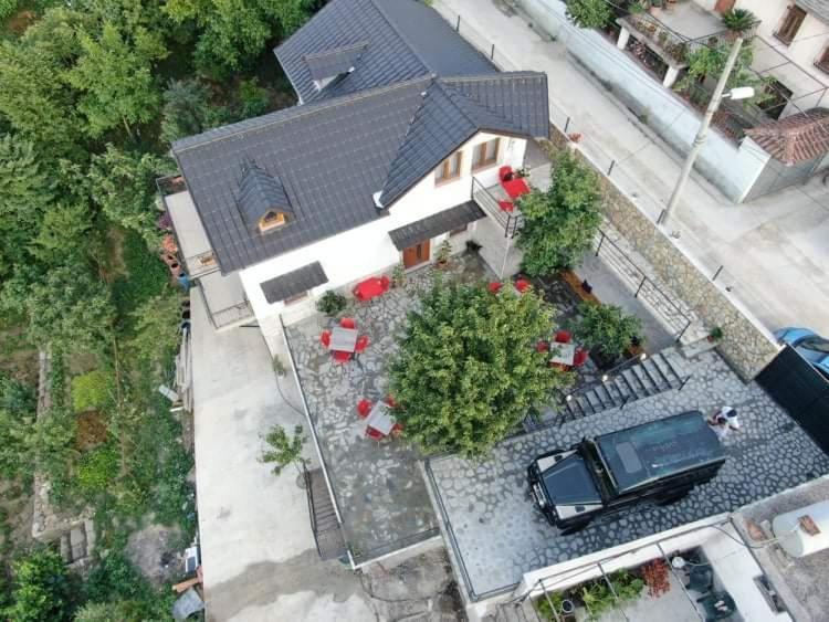 Bixhaku Guesthouse Gjirokaster Exterior photo
