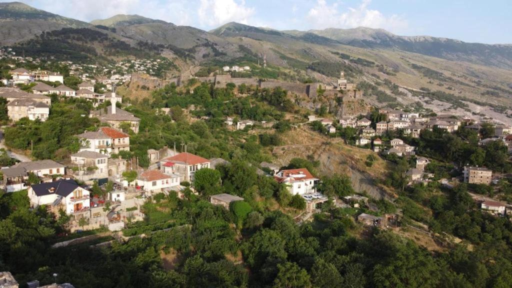 Bixhaku Guesthouse Gjirokaster Exterior photo