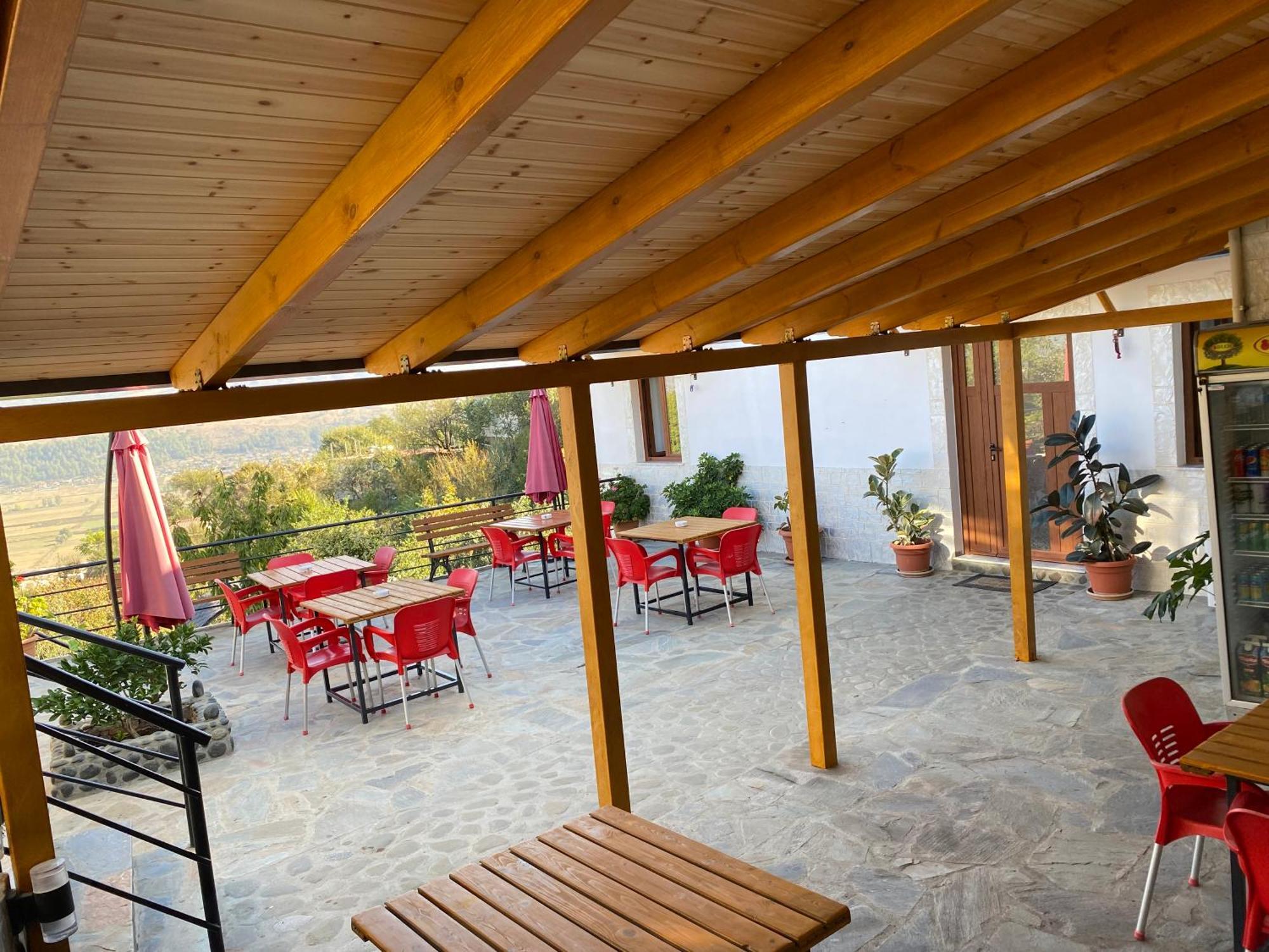 Bixhaku Guesthouse Gjirokaster Exterior photo