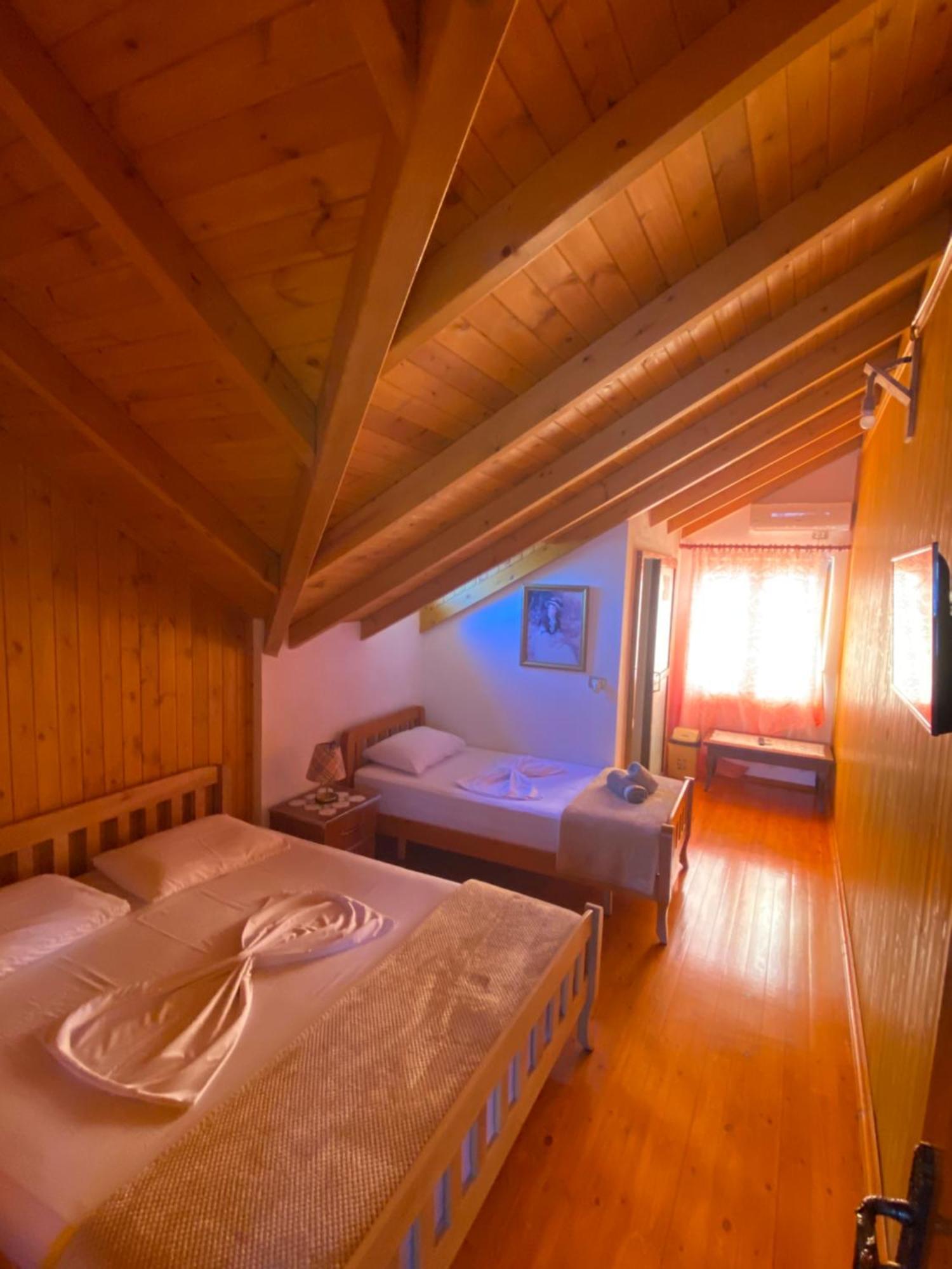 Bixhaku Guesthouse Gjirokaster Exterior photo