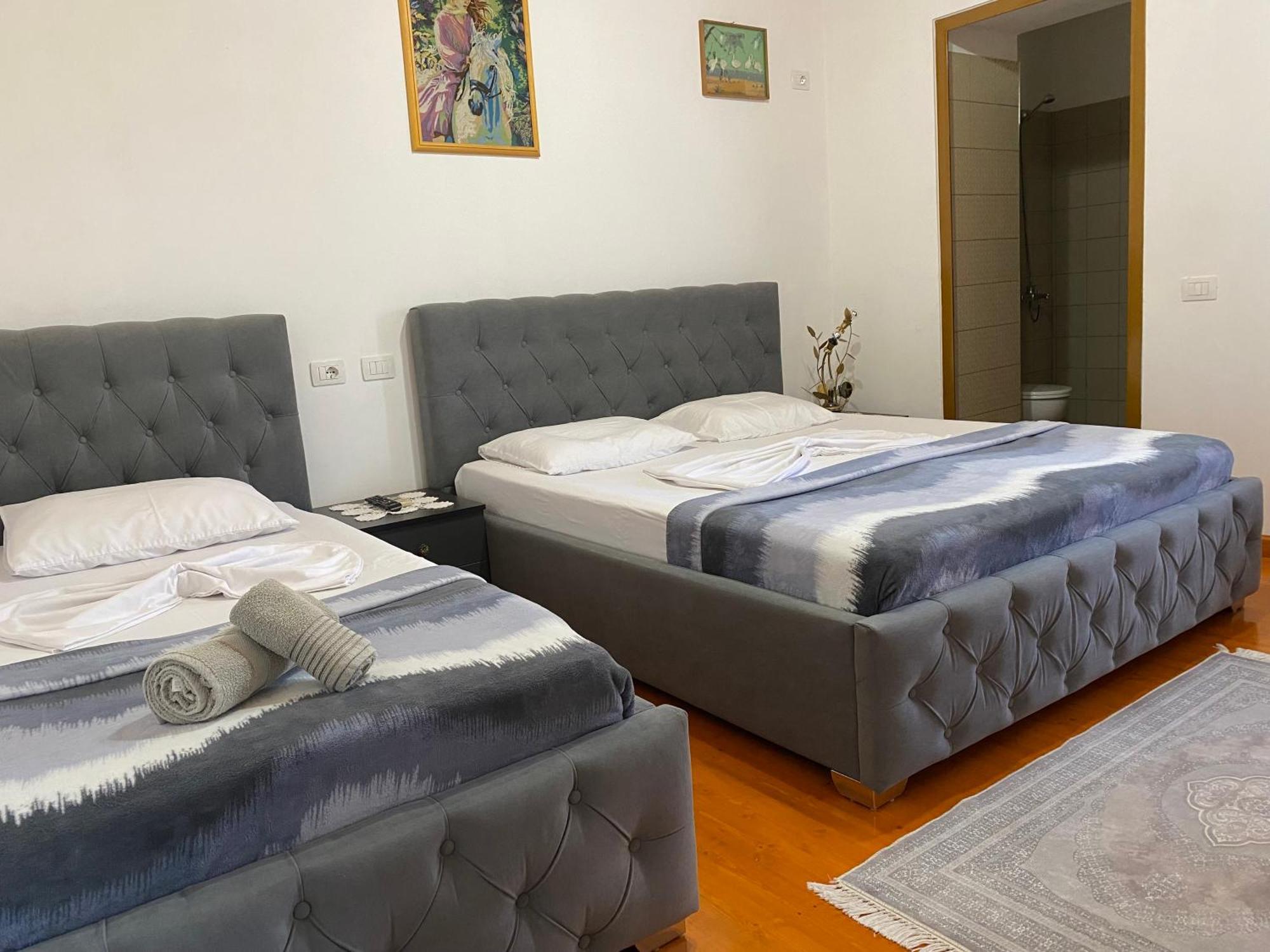 Bixhaku Guesthouse Gjirokaster Exterior photo