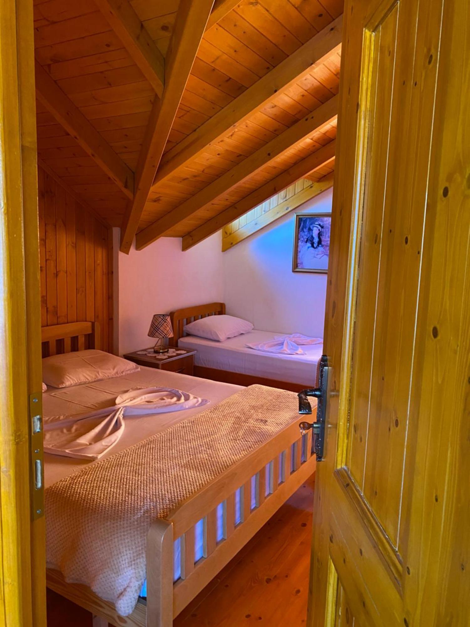 Bixhaku Guesthouse Gjirokaster Exterior photo