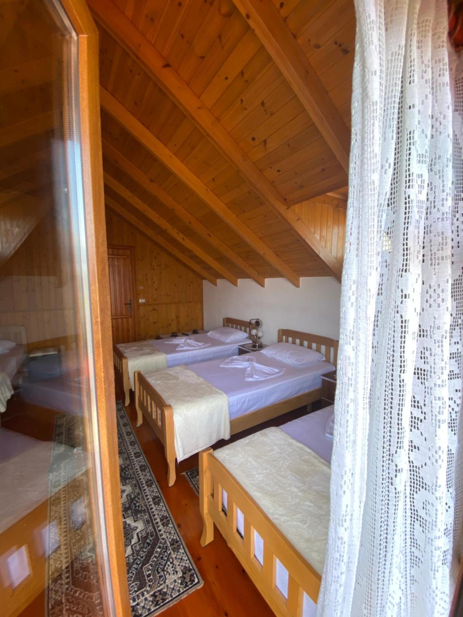 Bixhaku Guesthouse Gjirokaster Exterior photo