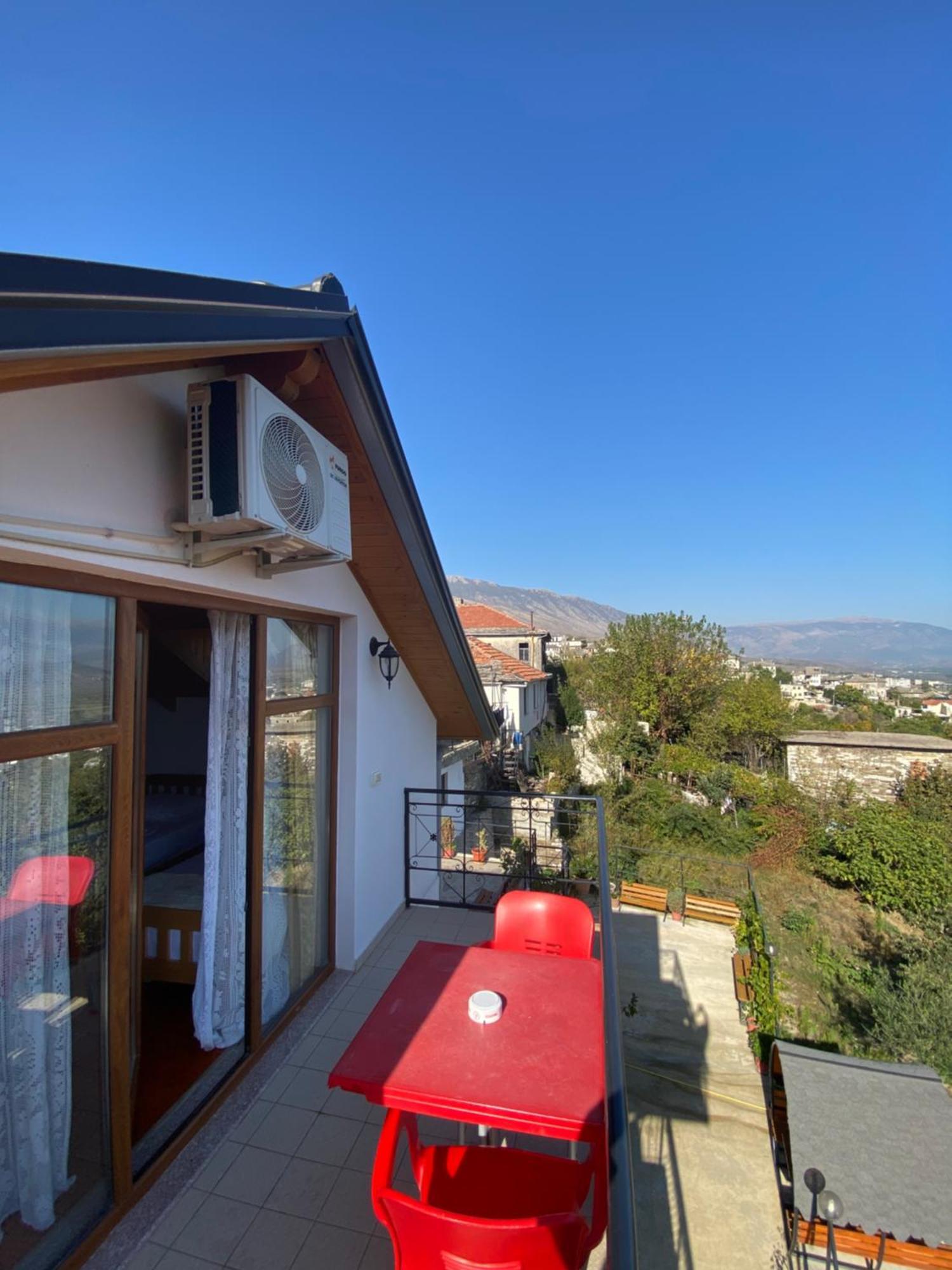 Bixhaku Guesthouse Gjirokaster Exterior photo