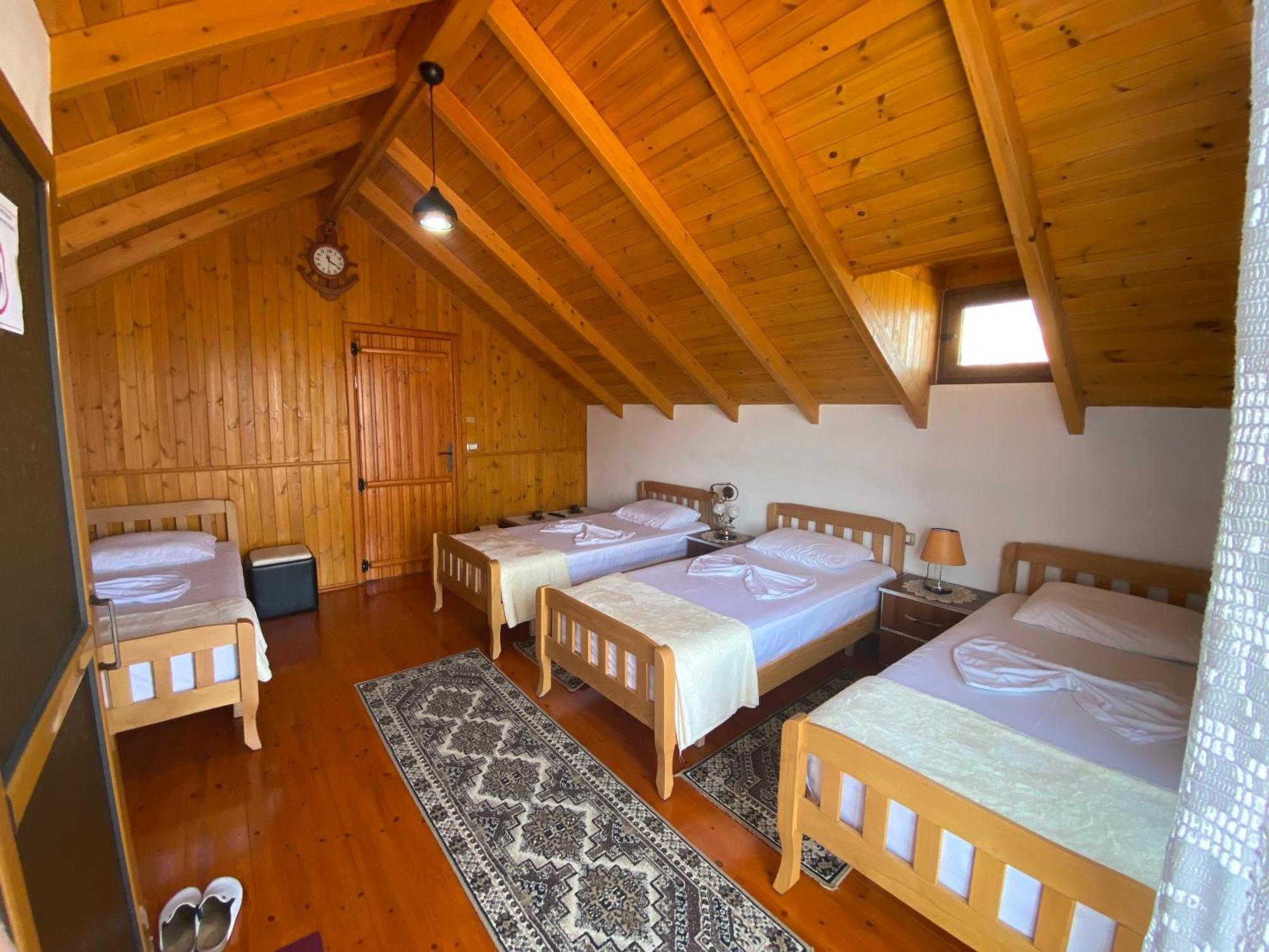 Bixhaku Guesthouse Gjirokaster Exterior photo