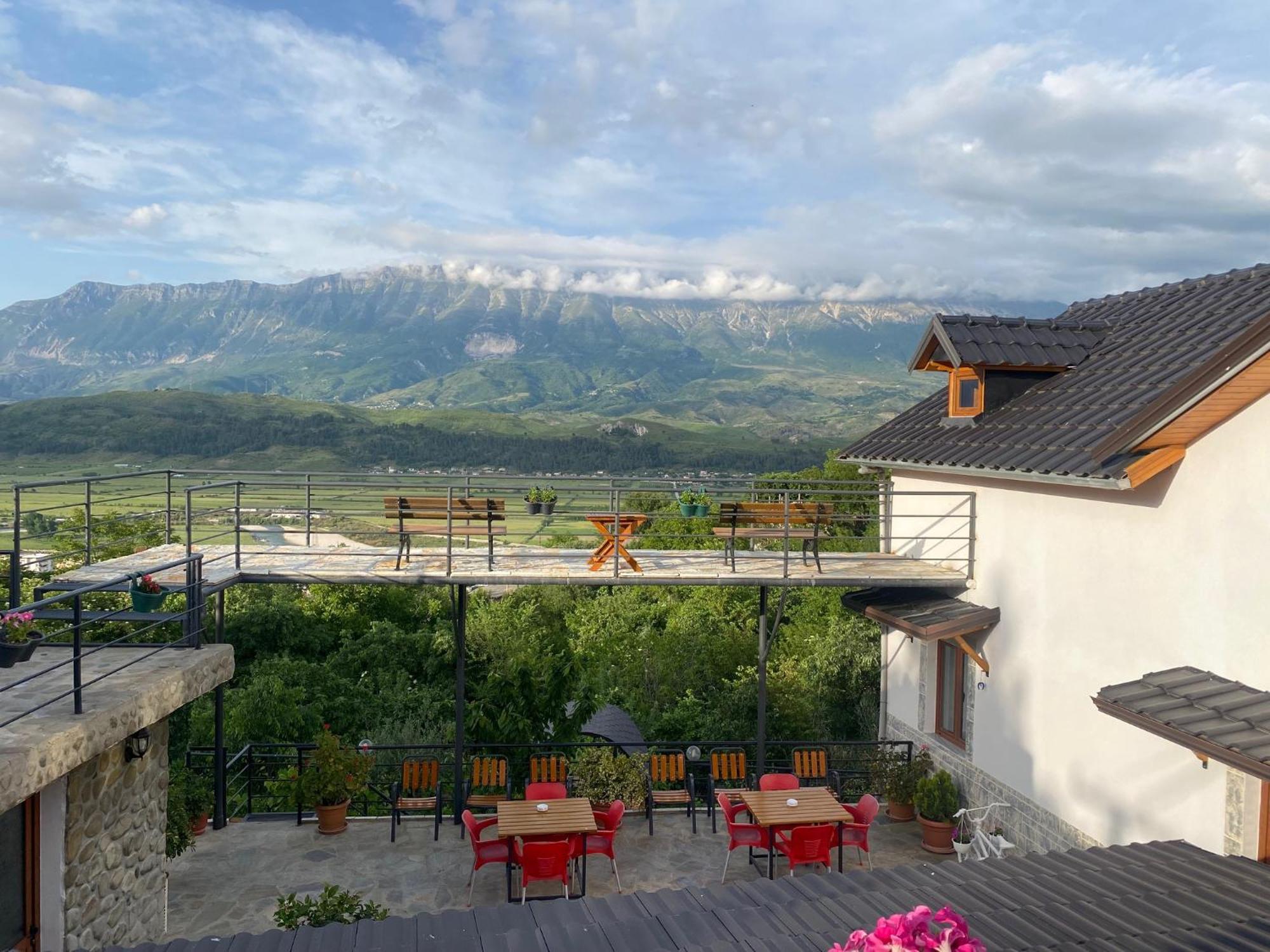 Bixhaku Guesthouse Gjirokaster Exterior photo