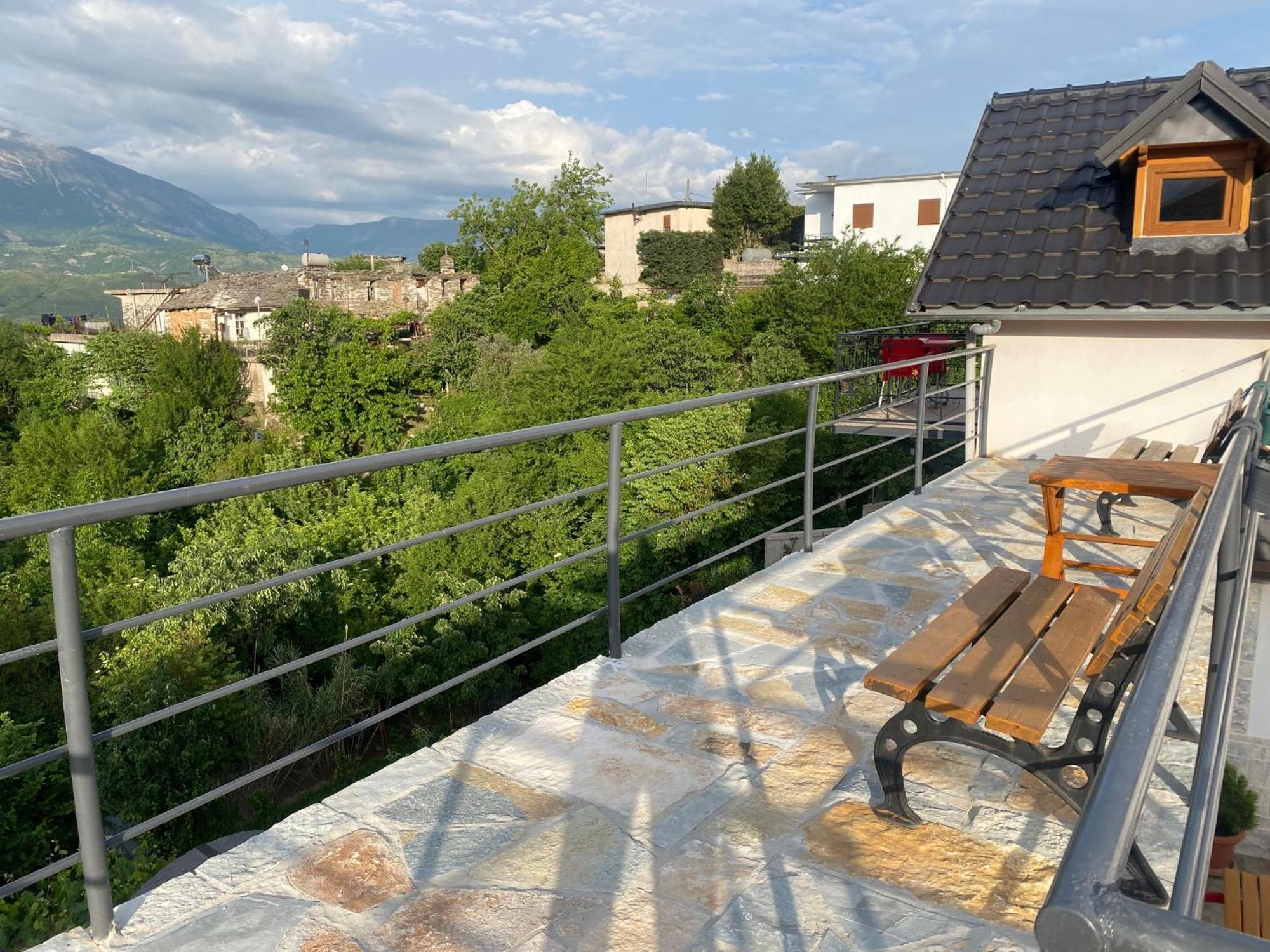 Bixhaku Guesthouse Gjirokaster Exterior photo