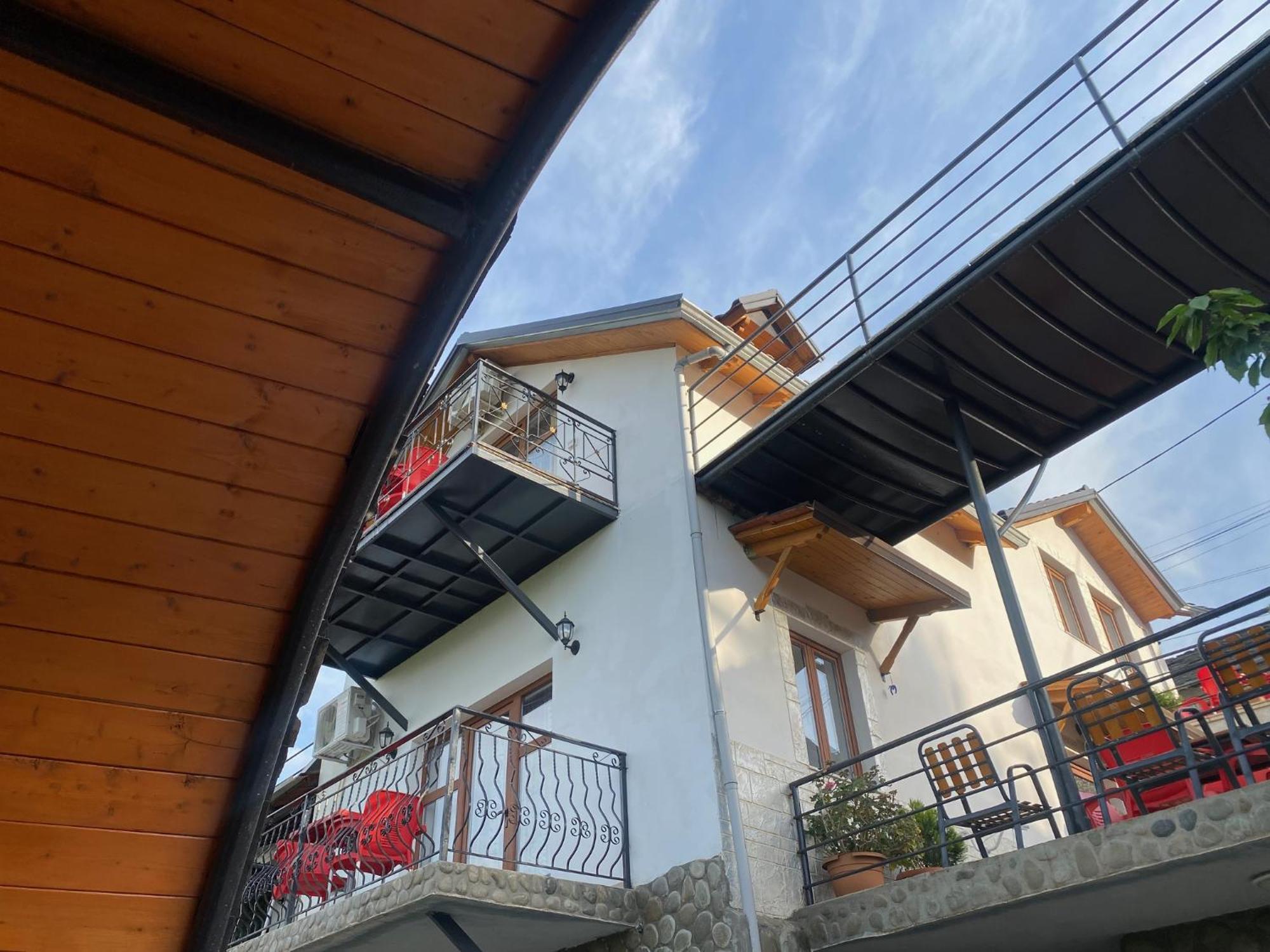 Bixhaku Guesthouse Gjirokaster Exterior photo